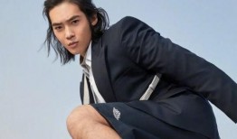 吃瓜浴袍男,吃瓜浴袍男生的夏日奇遇记