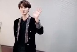 朱正廷吃瓜直播,揭秘娱乐圈幕后故事