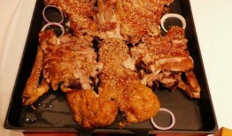 聚众吃瓜图片,网络热议，聚众吃瓜成风，揭秘背后现象